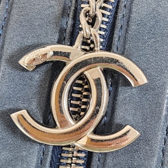 Chanel 2012 Iridescent Relax CC Bowling Bag/Baby duffle. Beautiful - Picture 14 of 16